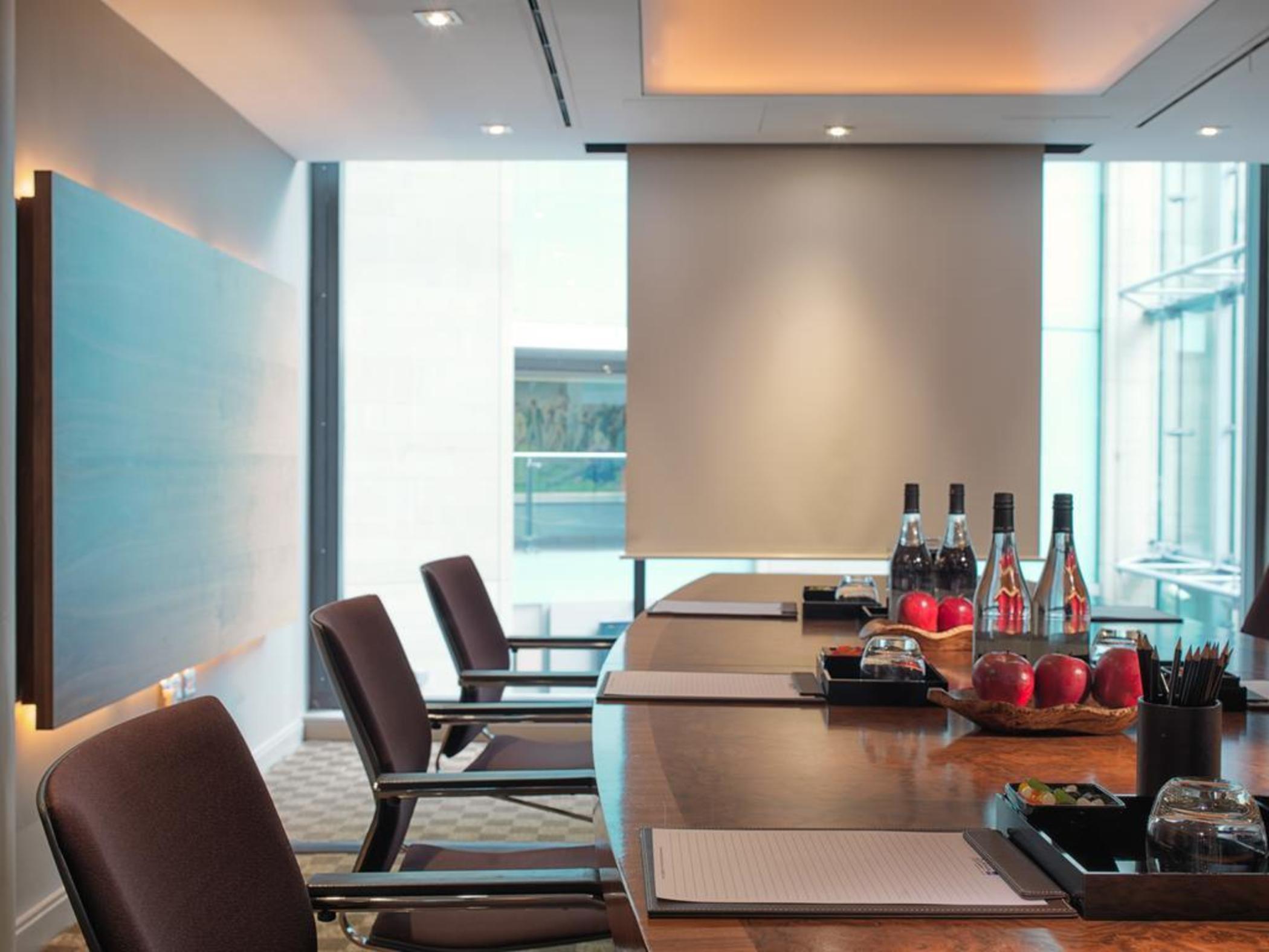 The Edwardian Manchester, A Radisson Collection Hotel Buitenkant foto The meeting room of the hotel
