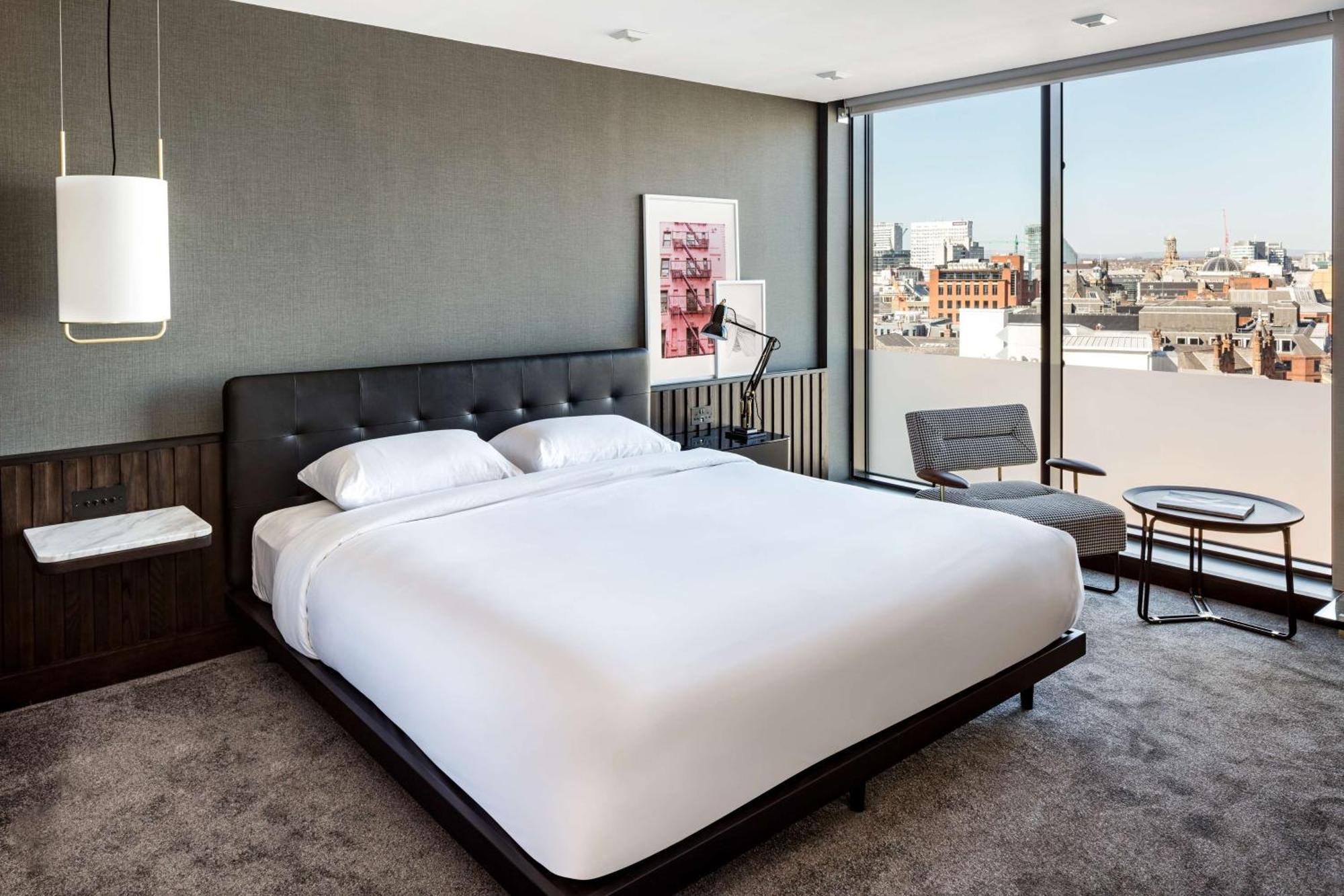 The Edwardian Manchester, A Radisson Collection Hotel Buitenkant foto A guest room at the hotel